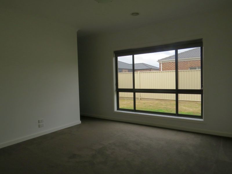 39 Ascot Gardens Drive, Delacombe VIC 3356