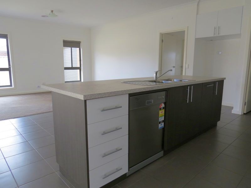 39 Ascot Gardens Drive, Delacombe VIC 3356