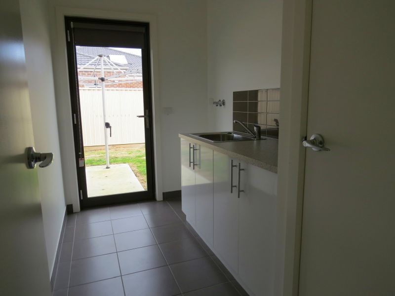 39 Ascot Gardens Drive, Delacombe VIC 3356