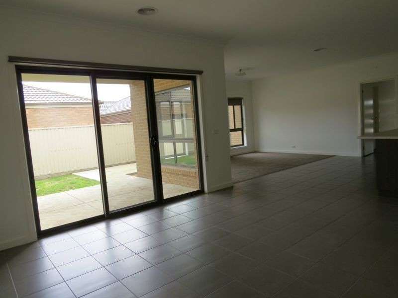 39 Ascot Gardens Drive, Delacombe VIC 3356