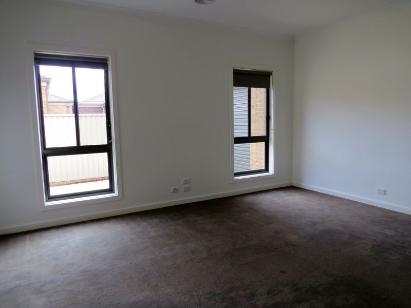 39 Ascot Gardens Drive, Delacombe VIC 3356