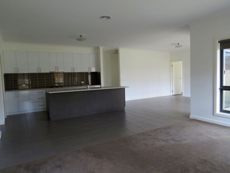 39 Ascot Gardens Drive, Delacombe VIC 3356