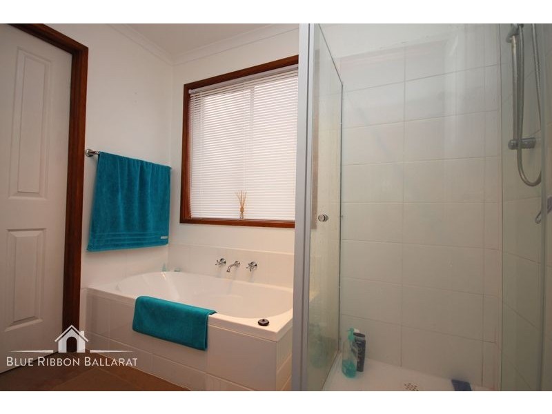 1/24 Bradby Avenue, Mount Clear VIC 3350