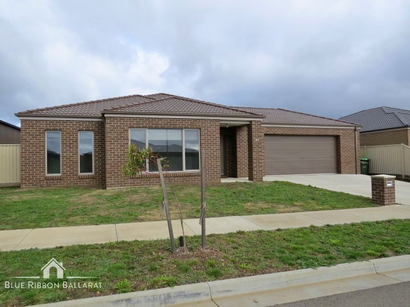 37 Ascot Gardens Drive, Delacombe VIC 3356