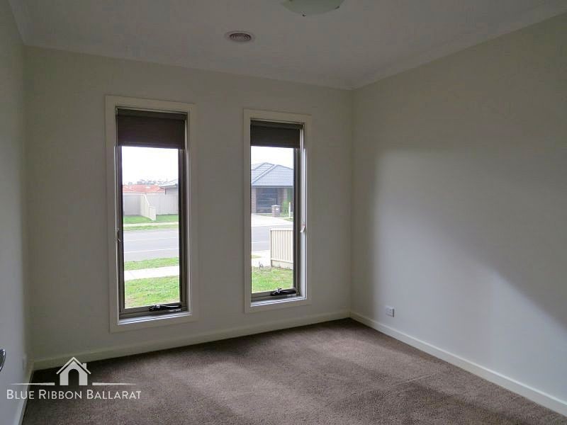 37 Ascot Gardens Drive, Delacombe VIC 3356