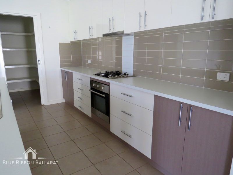 37 Ascot Gardens Drive, Delacombe VIC 3356