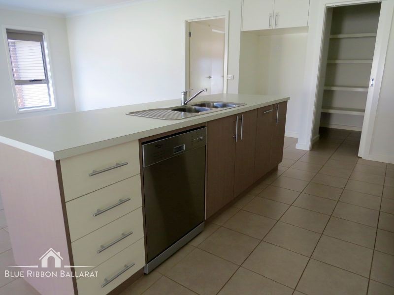 37 Ascot Gardens Drive, Delacombe VIC 3356