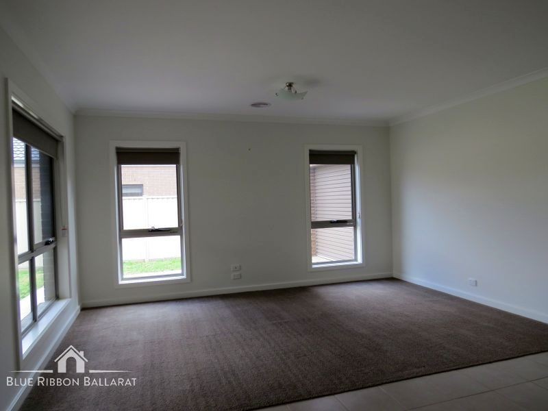 37 Ascot Gardens Drive, Delacombe VIC 3356