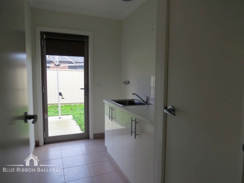 37 Ascot Gardens Drive, Delacombe VIC 3356