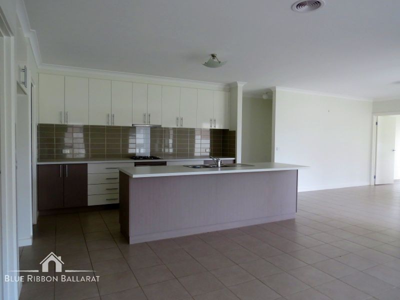 37 Ascot Gardens Drive, Delacombe VIC 3356