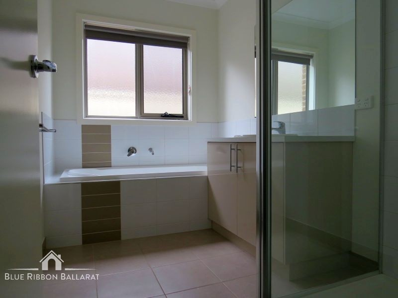 37 Ascot Gardens Drive, Delacombe VIC 3356