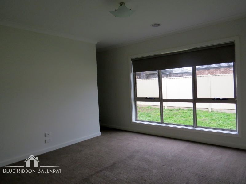 37 Ascot Gardens Drive, Delacombe VIC 3356