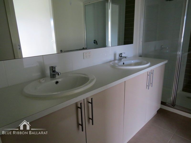 37 Ascot Gardens Drive, Delacombe VIC 3356