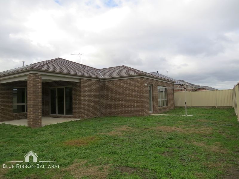 37 Ascot Gardens Drive, Delacombe VIC 3356