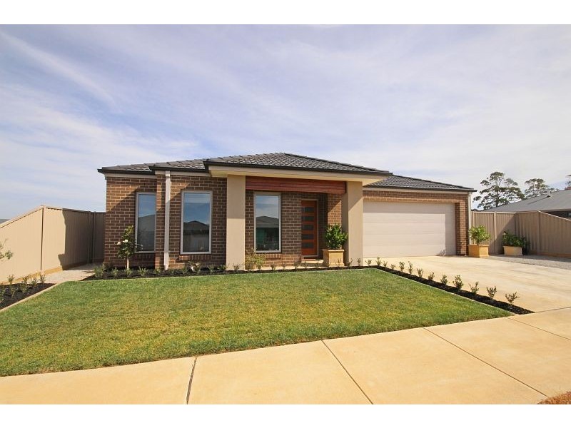 8 Carrum Street, Alfredton VIC 3350