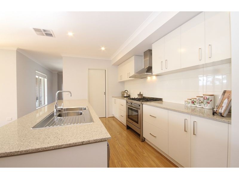 8 Carrum Street, Alfredton VIC 3350