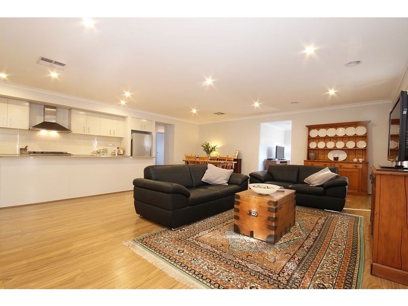 8 Carrum Street, Alfredton VIC 3350