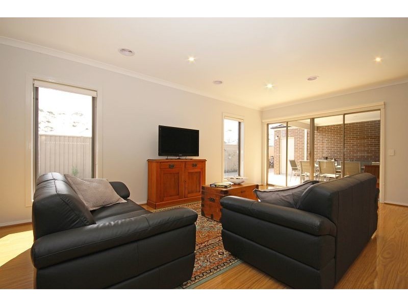 8 Carrum Street, Alfredton VIC 3350