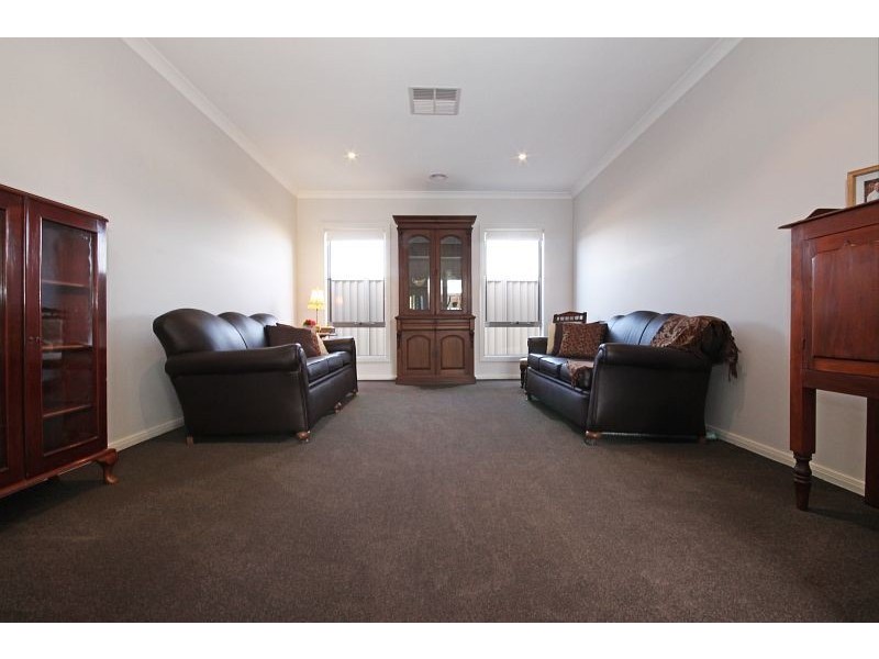 8 Carrum Street, Alfredton VIC 3350