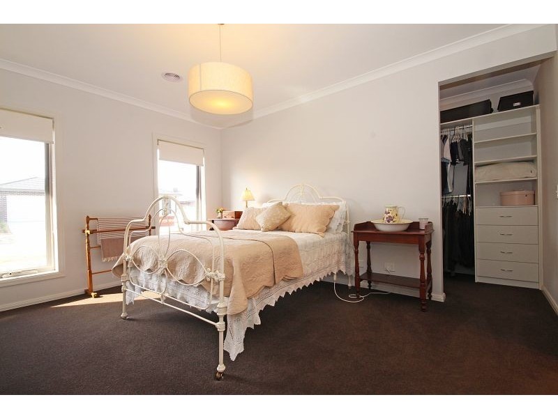 8 Carrum Street, Alfredton VIC 3350