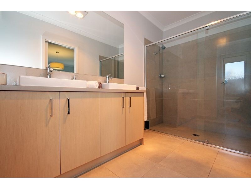 8 Carrum Street, Alfredton VIC 3350