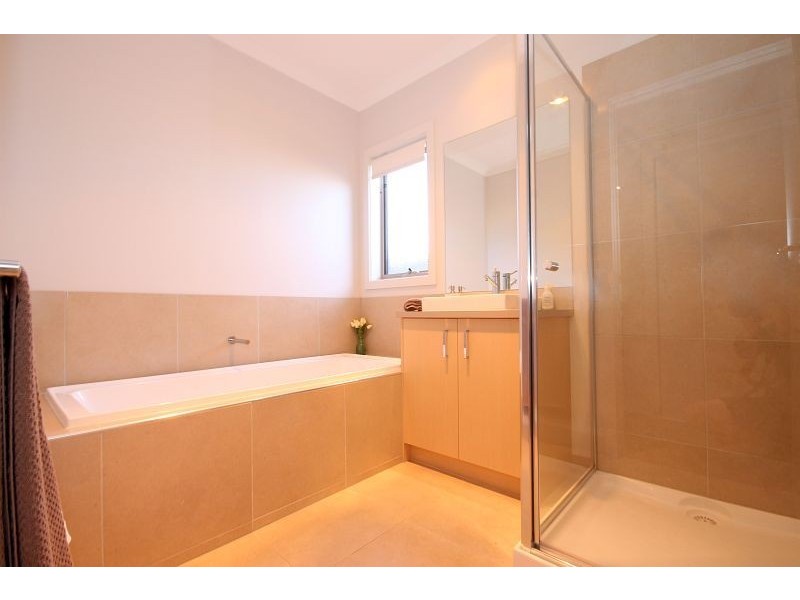 8 Carrum Street, Alfredton VIC 3350