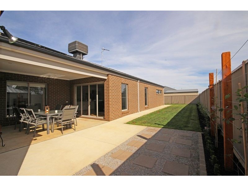 8 Carrum Street, Alfredton VIC 3350