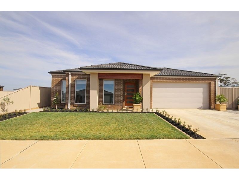 8 Carrum Street, Alfredton VIC 3350