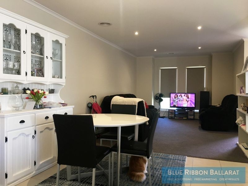 2/14 Rattray Court, Canadian VIC 3350