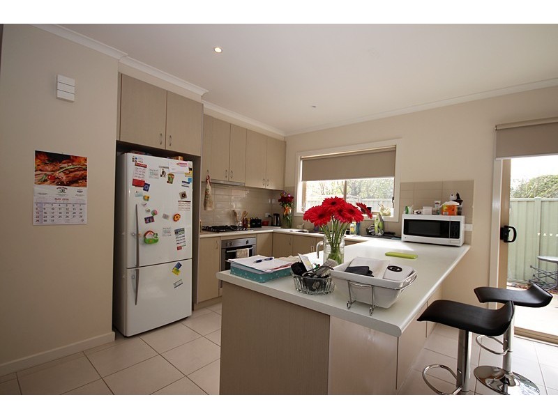 2/14 Rattray Court, Canadian VIC 3350