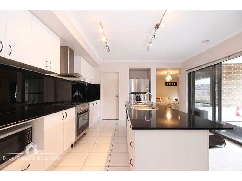 16 Carbine Drive, Alfredton VIC 3350