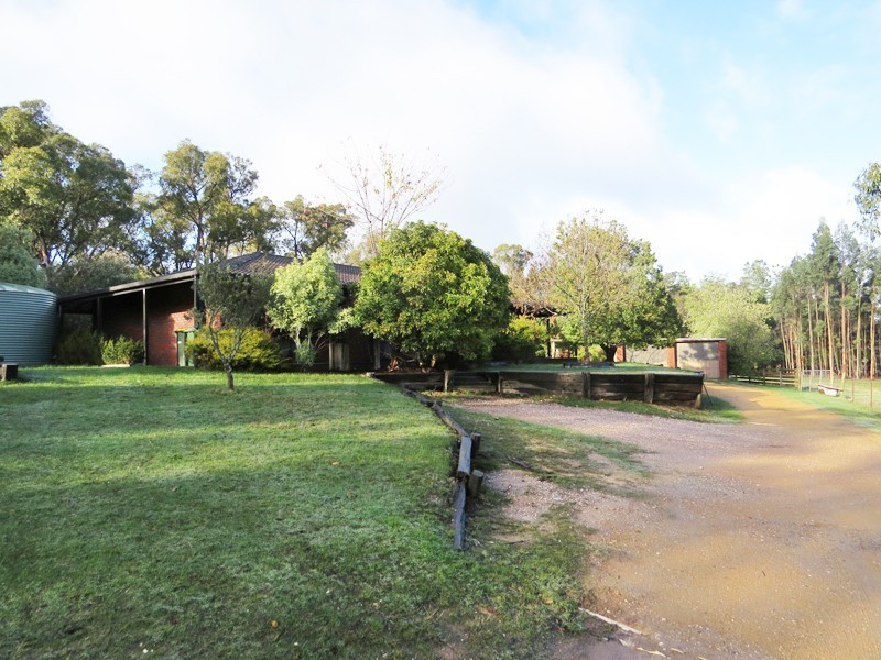 50 Bull In Court, Haddon VIC 3351