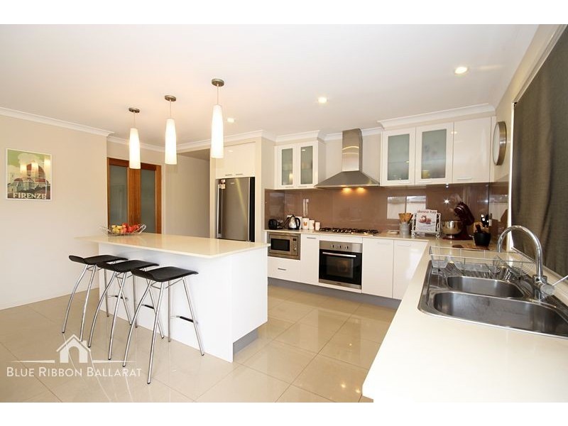 4 Eastview Court, Sebastopol VIC 3356