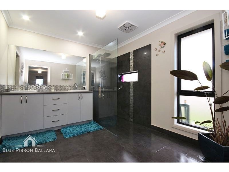 18 Annmaree Drive, Delacombe VIC 3356