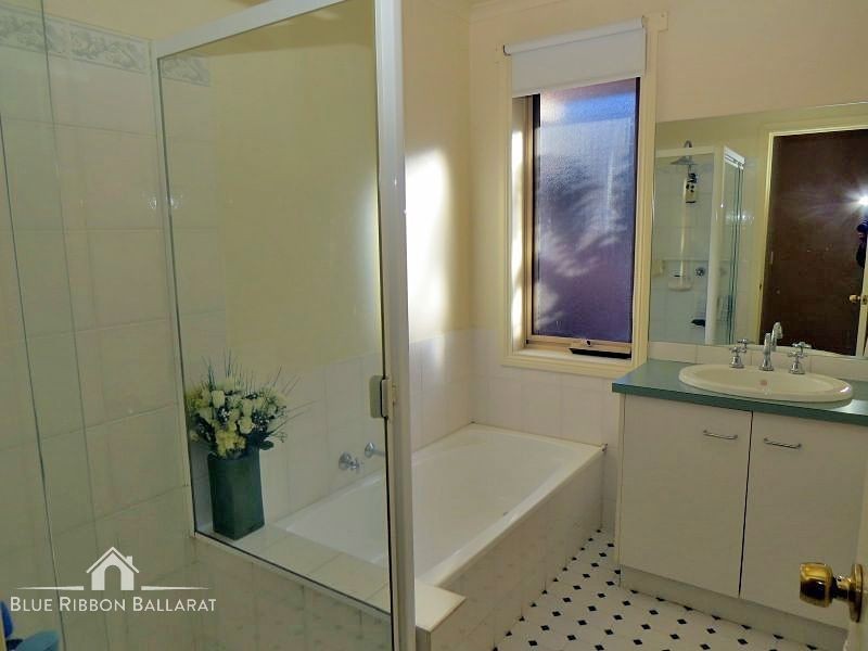 26 Shari Drive, Delacombe VIC 3356