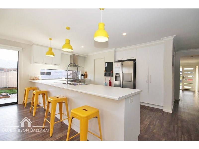 9 Yorkdale Boulevard, Delacombe VIC 3356