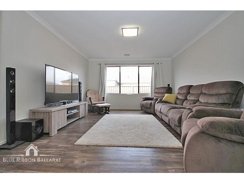 9 Yorkdale Boulevard, Delacombe VIC 3356