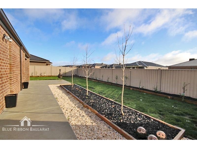9 Yorkdale Boulevard, Delacombe VIC 3356