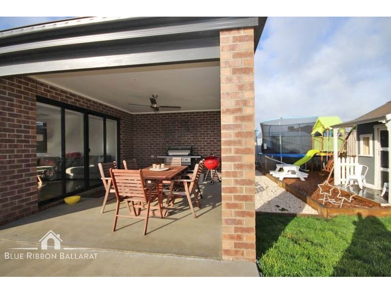 9 Yorkdale Boulevard, Delacombe VIC 3356