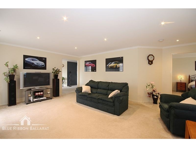 3 Barton Close, Delacombe VIC 3356