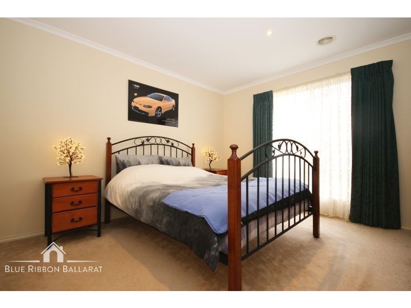 3 Barton Close, Delacombe VIC 3356