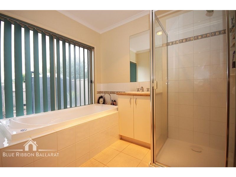 3 Barton Close, Delacombe VIC 3356