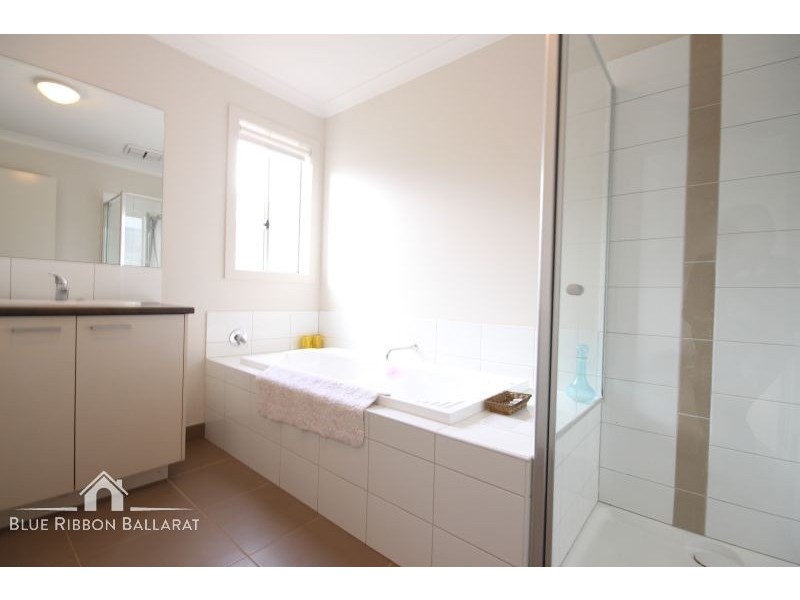 20 Chifley Drive, Delacombe VIC 3356