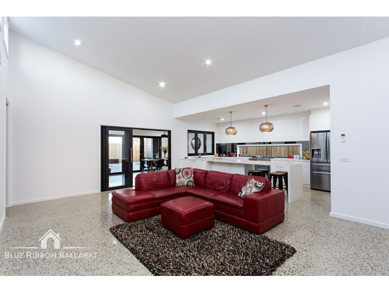 10 Regal Drive, Alfredton VIC 3350