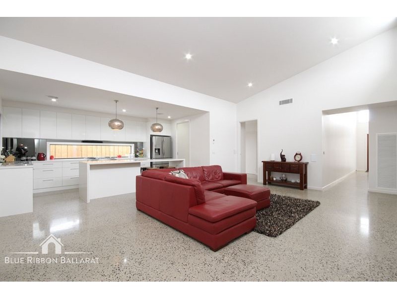 10 Regal Drive, Alfredton VIC 3350