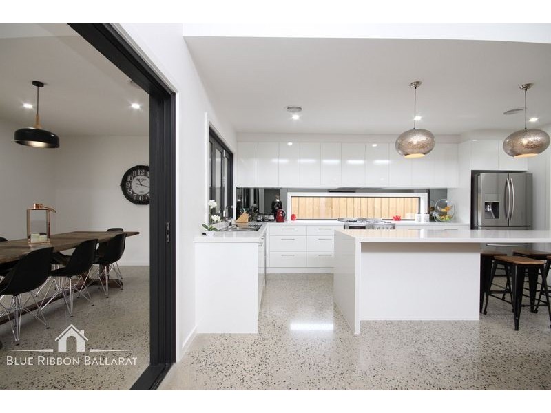 10 Regal Drive, Alfredton VIC 3350