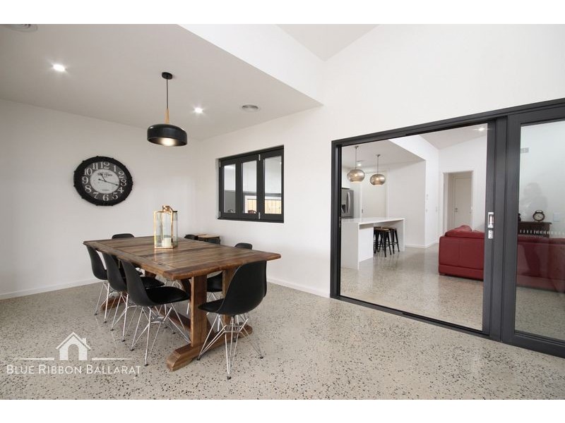 10 Regal Drive, Alfredton VIC 3350