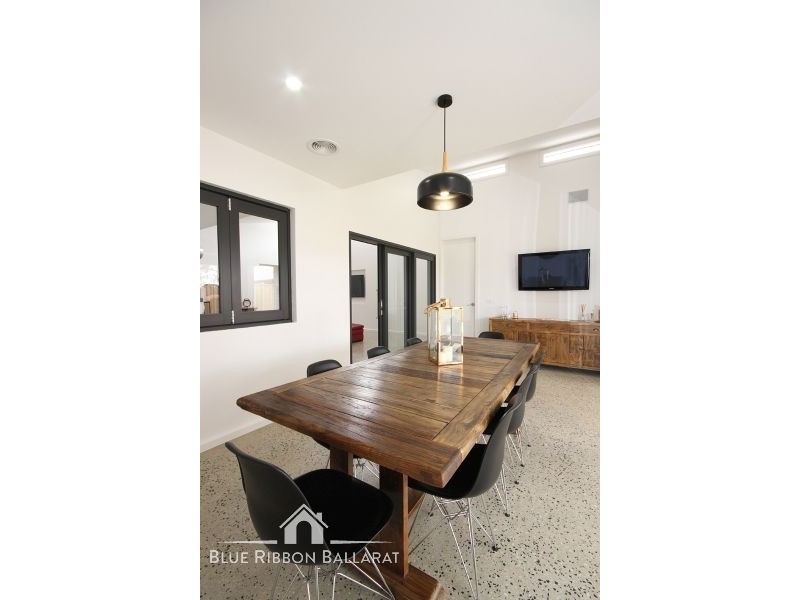 10 Regal Drive, Alfredton VIC 3350