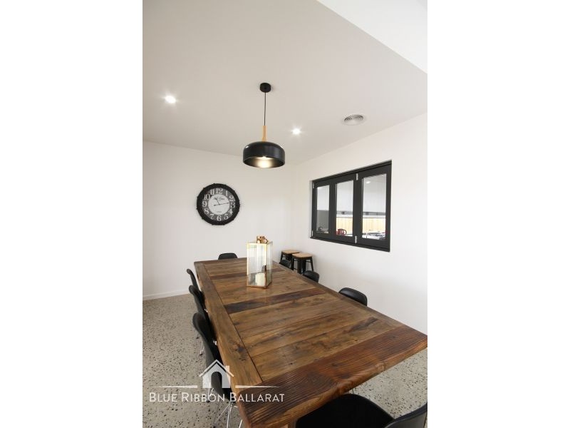 10 Regal Drive, Alfredton VIC 3350