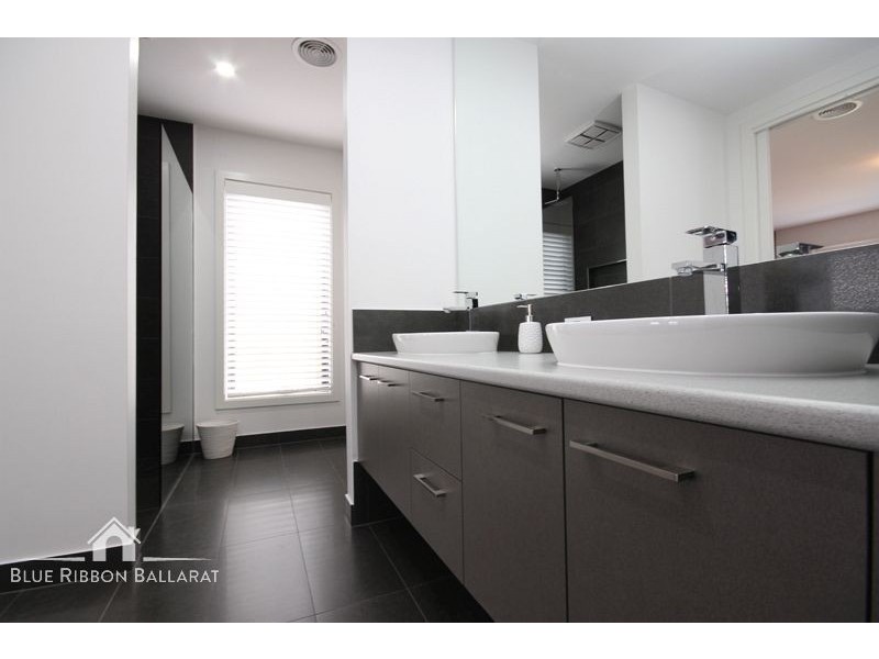 10 Regal Drive, Alfredton VIC 3350